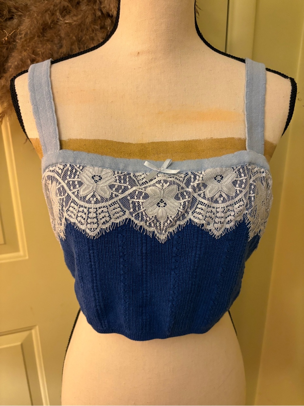 ANTHRO Lace-Trim Cropped Cami size L